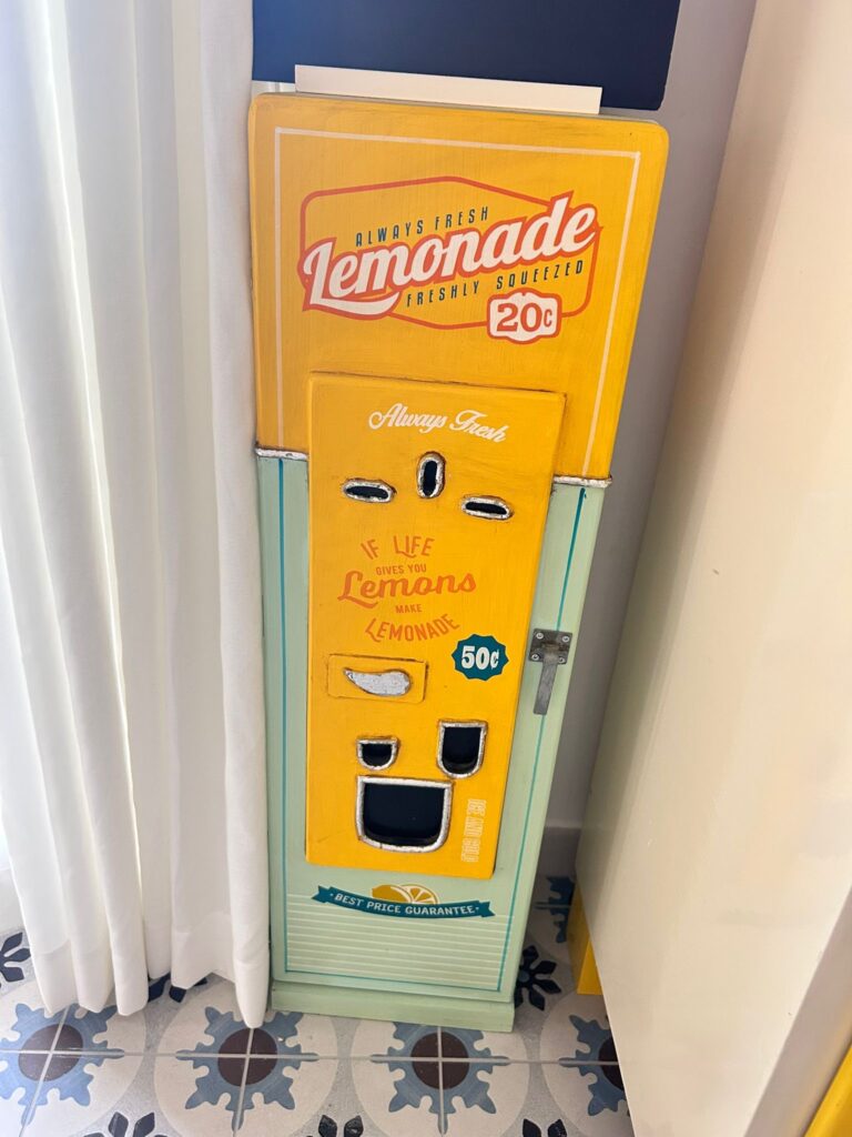 A yellow and green cabinet that says when life gives you lemons make Lemonade